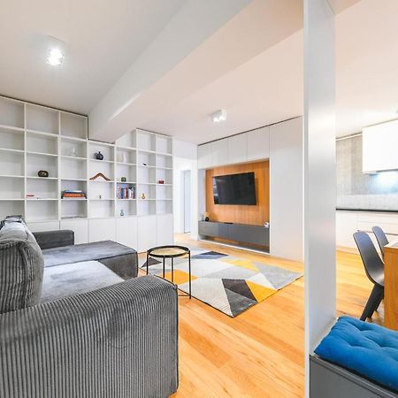 Charming 2 Bedroom Apartment クルージュ＝ナポカ エクステリア 写真