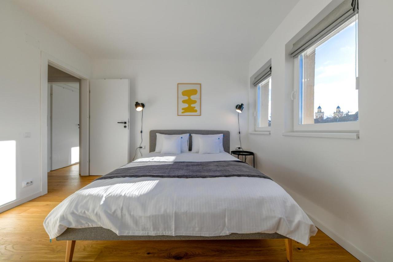 Charming 2 Bedroom Apartment クルージュ＝ナポカ エクステリア 写真
