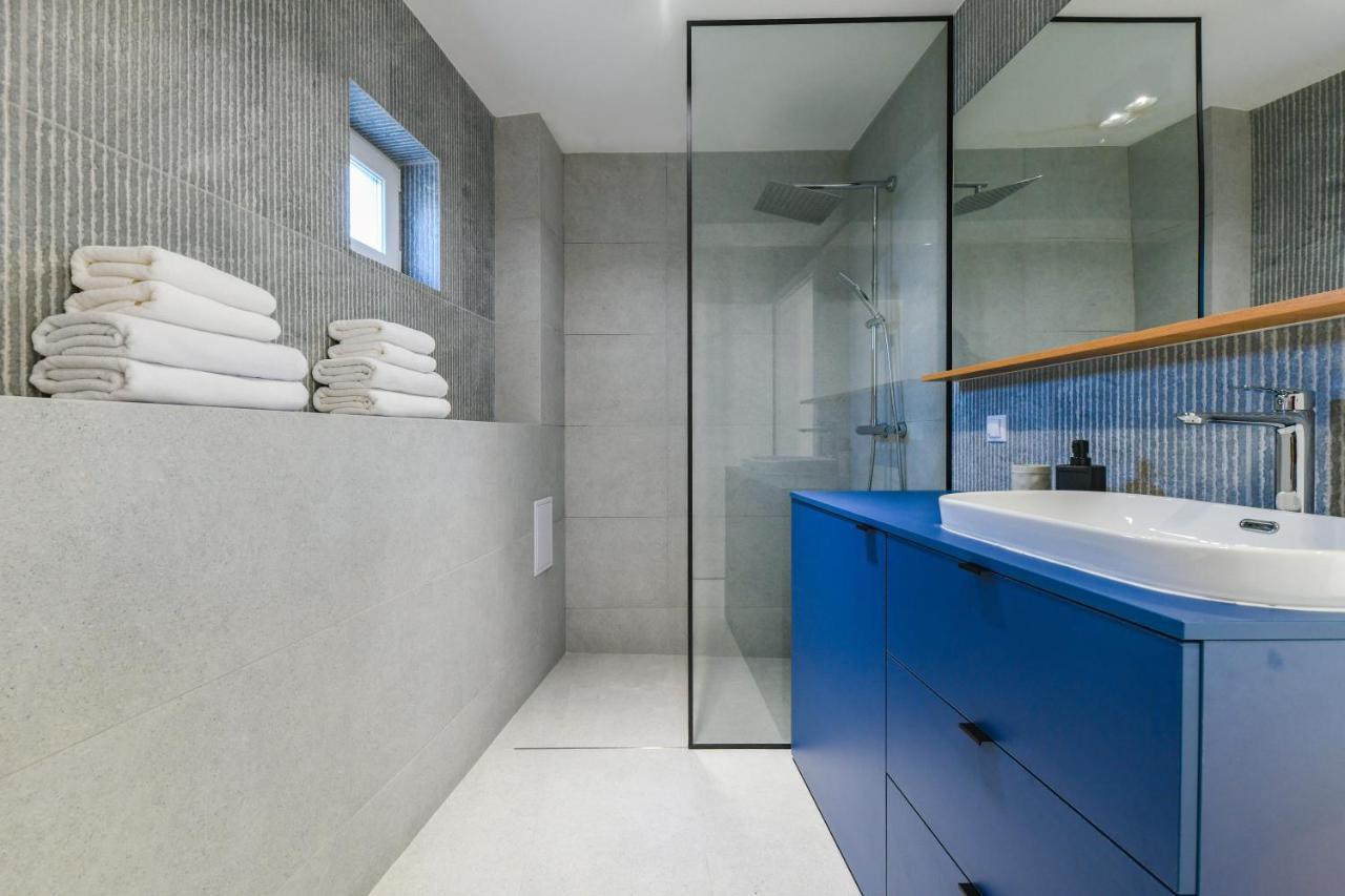 Charming 2 Bedroom Apartment クルージュ＝ナポカ エクステリア 写真