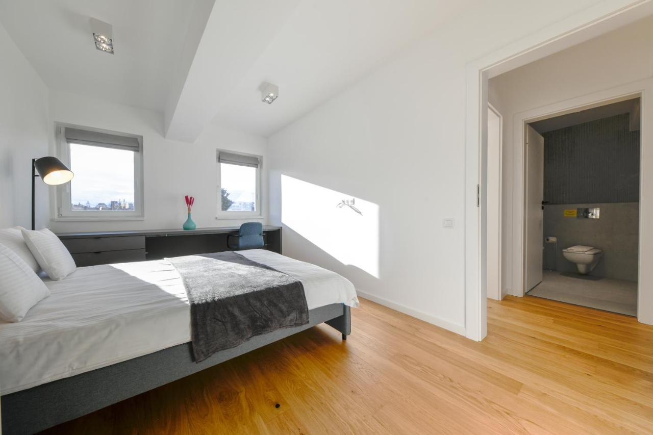 Charming 2 Bedroom Apartment クルージュ＝ナポカ エクステリア 写真