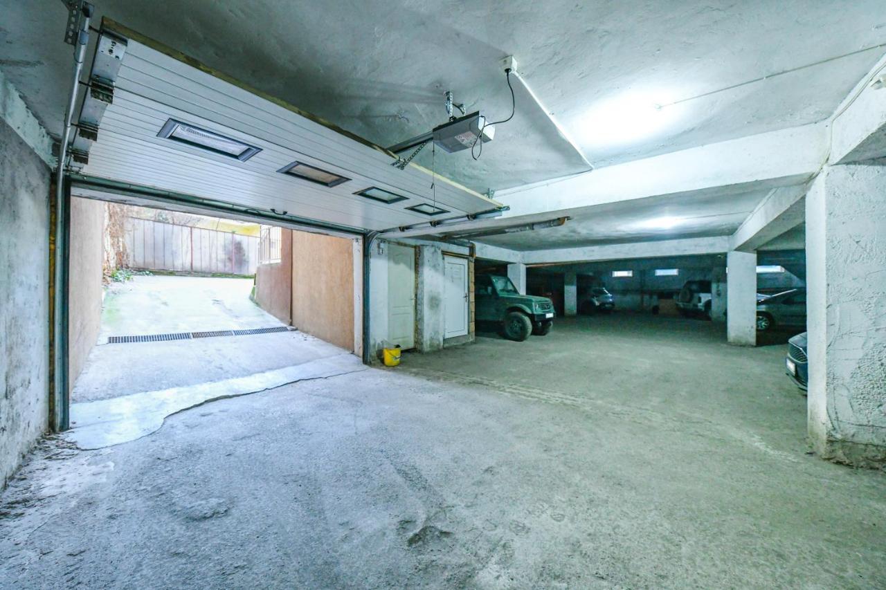 Charming 2 Bedroom Apartment クルージュ＝ナポカ エクステリア 写真