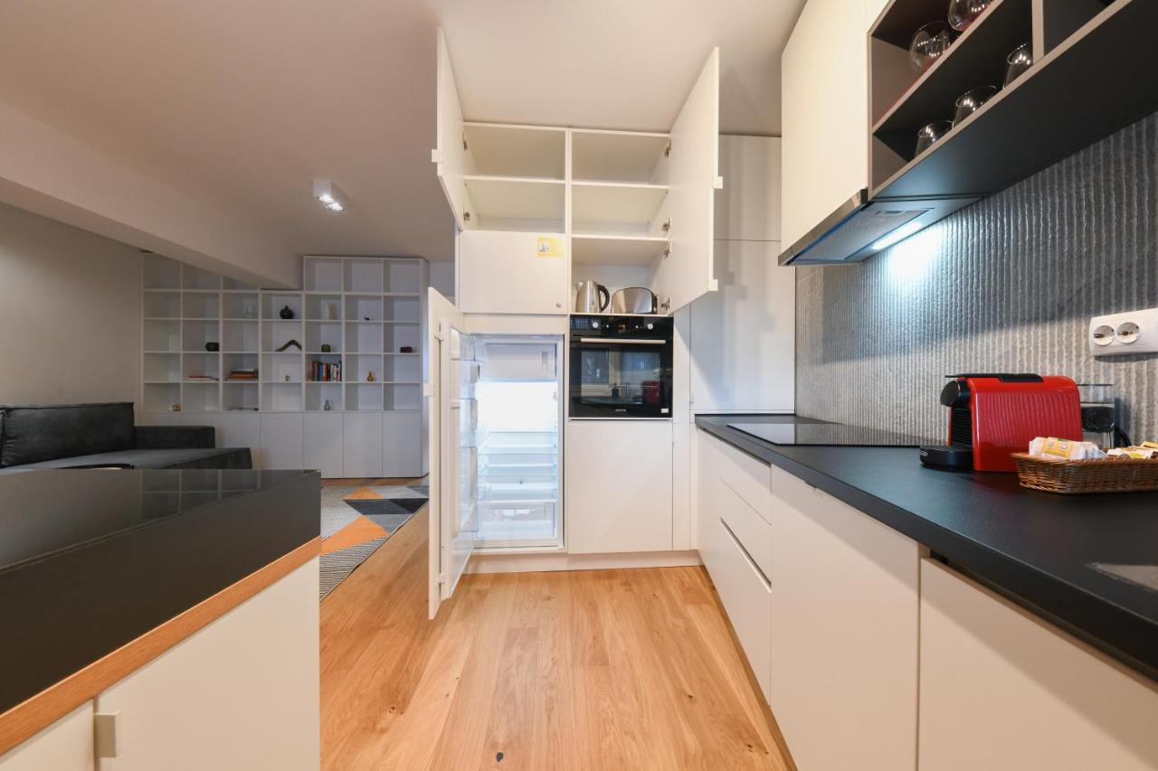 Charming 2 Bedroom Apartment クルージュ＝ナポカ エクステリア 写真