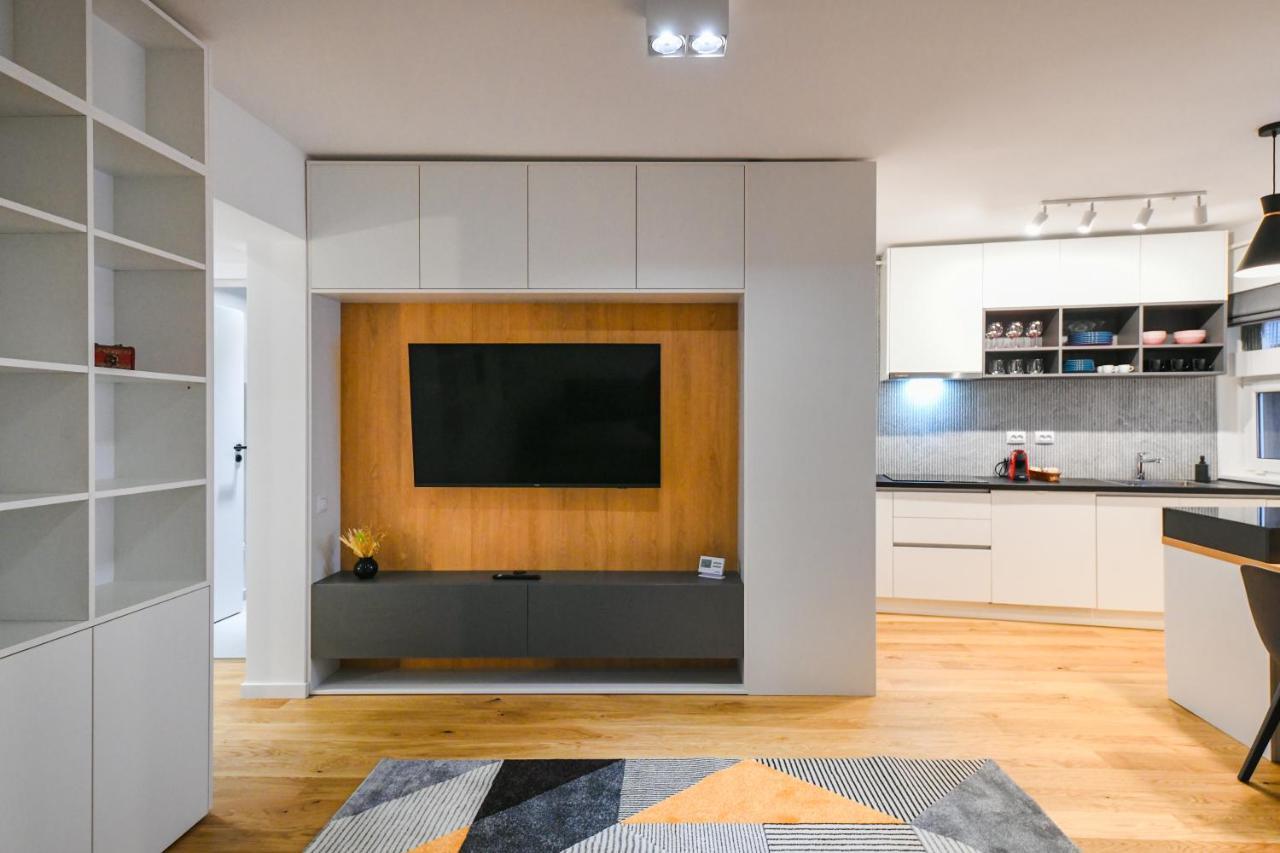 Charming 2 Bedroom Apartment クルージュ＝ナポカ エクステリア 写真