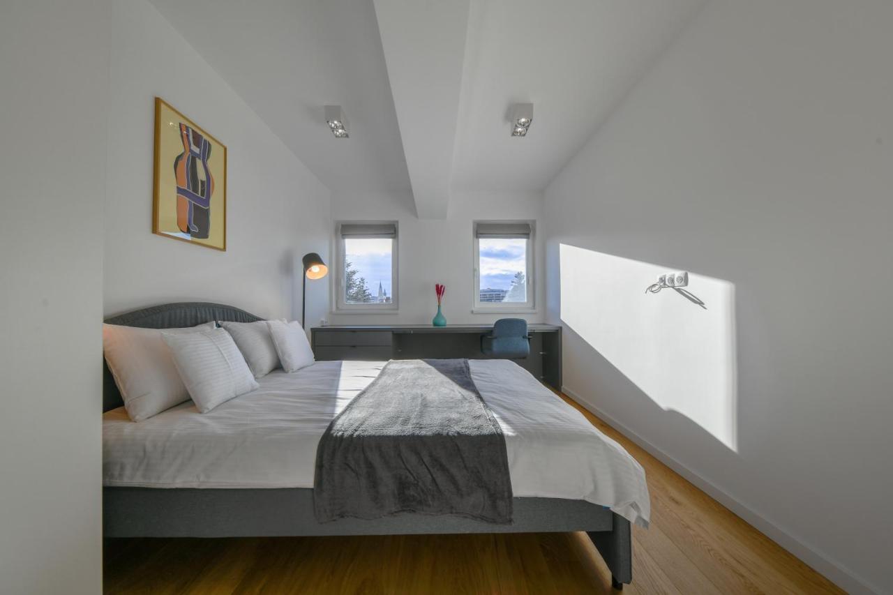 Charming 2 Bedroom Apartment クルージュ＝ナポカ エクステリア 写真