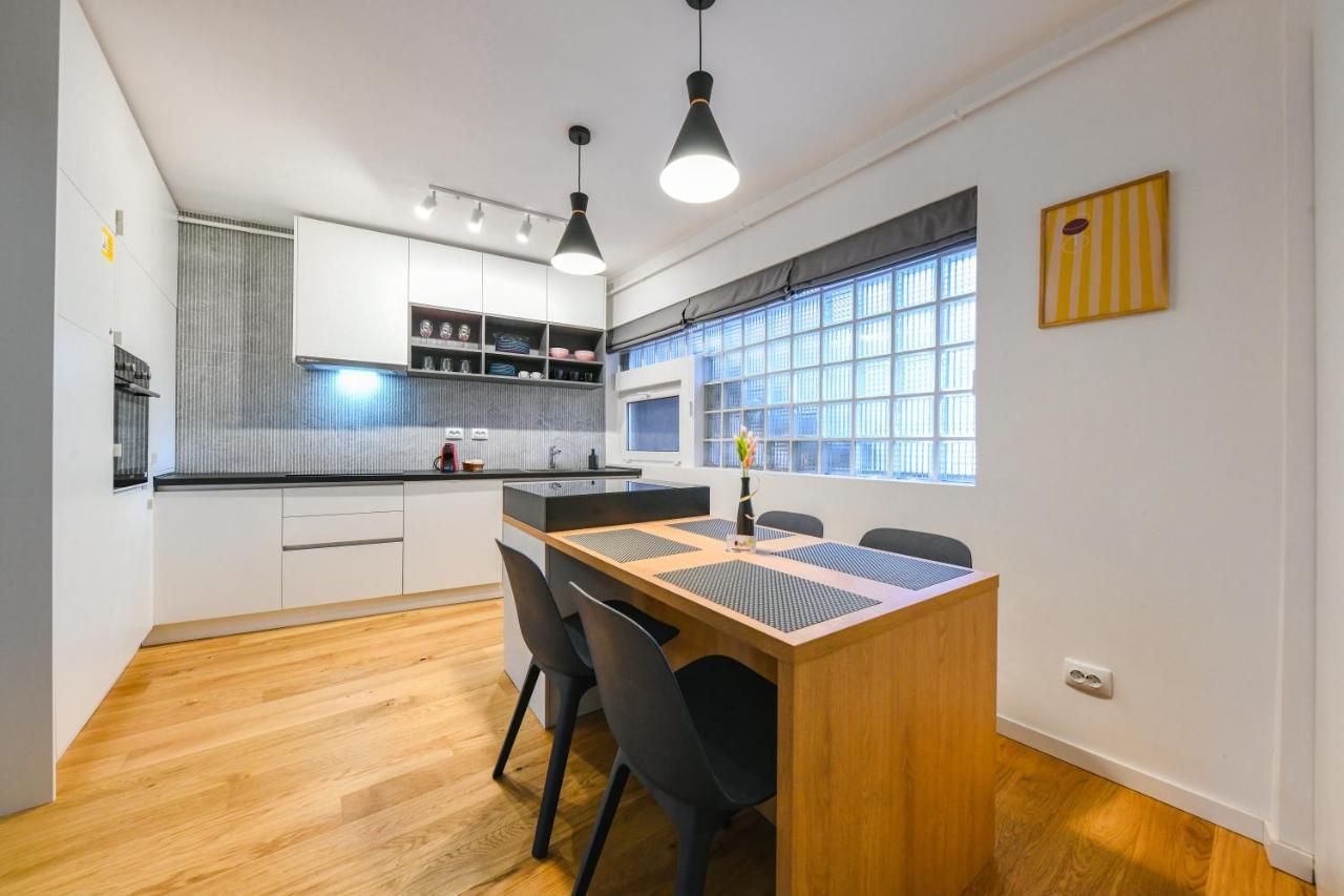 Charming 2 Bedroom Apartment クルージュ＝ナポカ エクステリア 写真