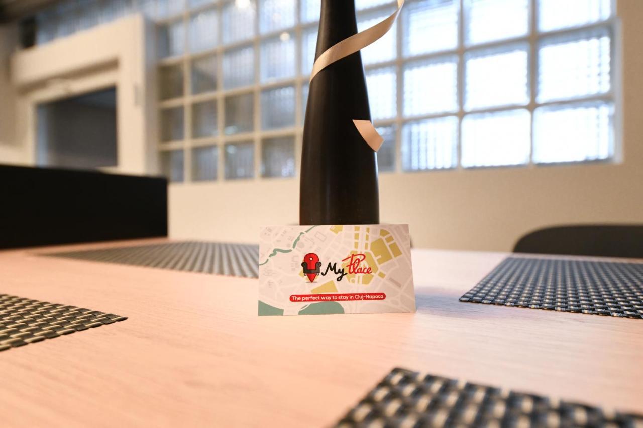 Charming 2 Bedroom Apartment クルージュ＝ナポカ エクステリア 写真