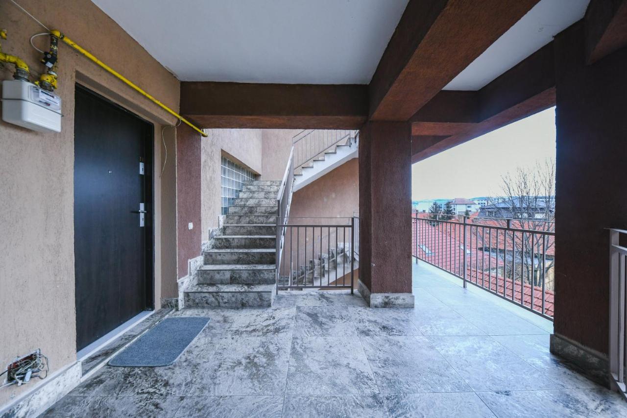 Charming 2 Bedroom Apartment クルージュ＝ナポカ エクステリア 写真