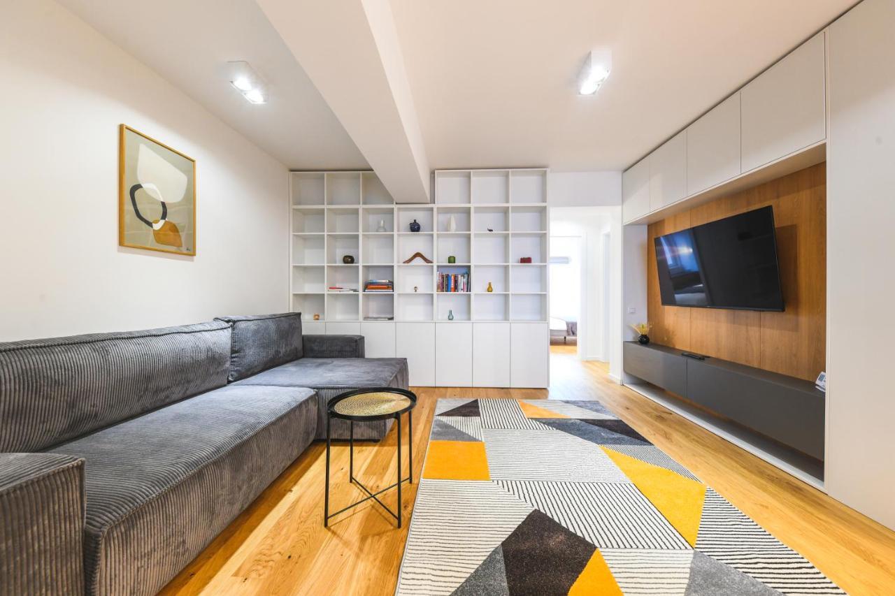 Charming 2 Bedroom Apartment クルージュ＝ナポカ エクステリア 写真
