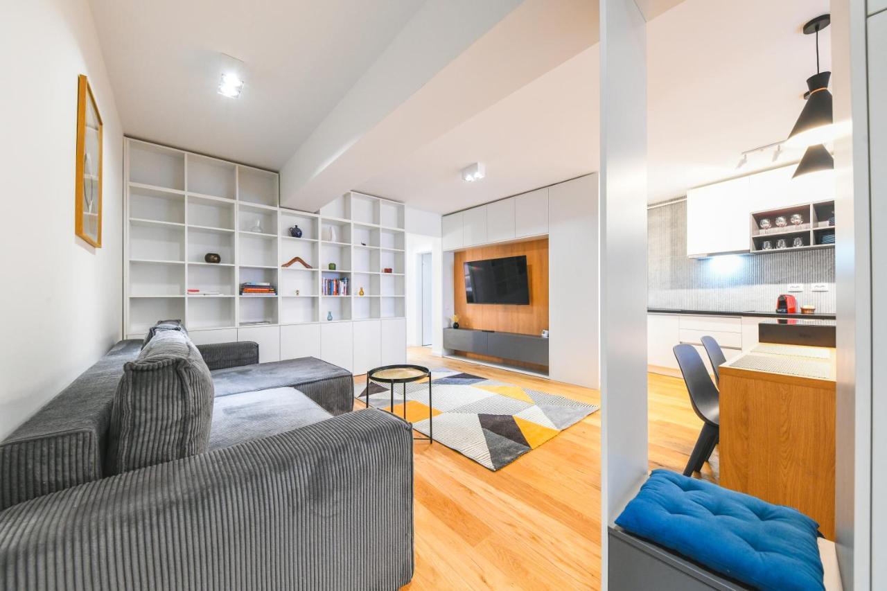 Charming 2 Bedroom Apartment クルージュ＝ナポカ エクステリア 写真