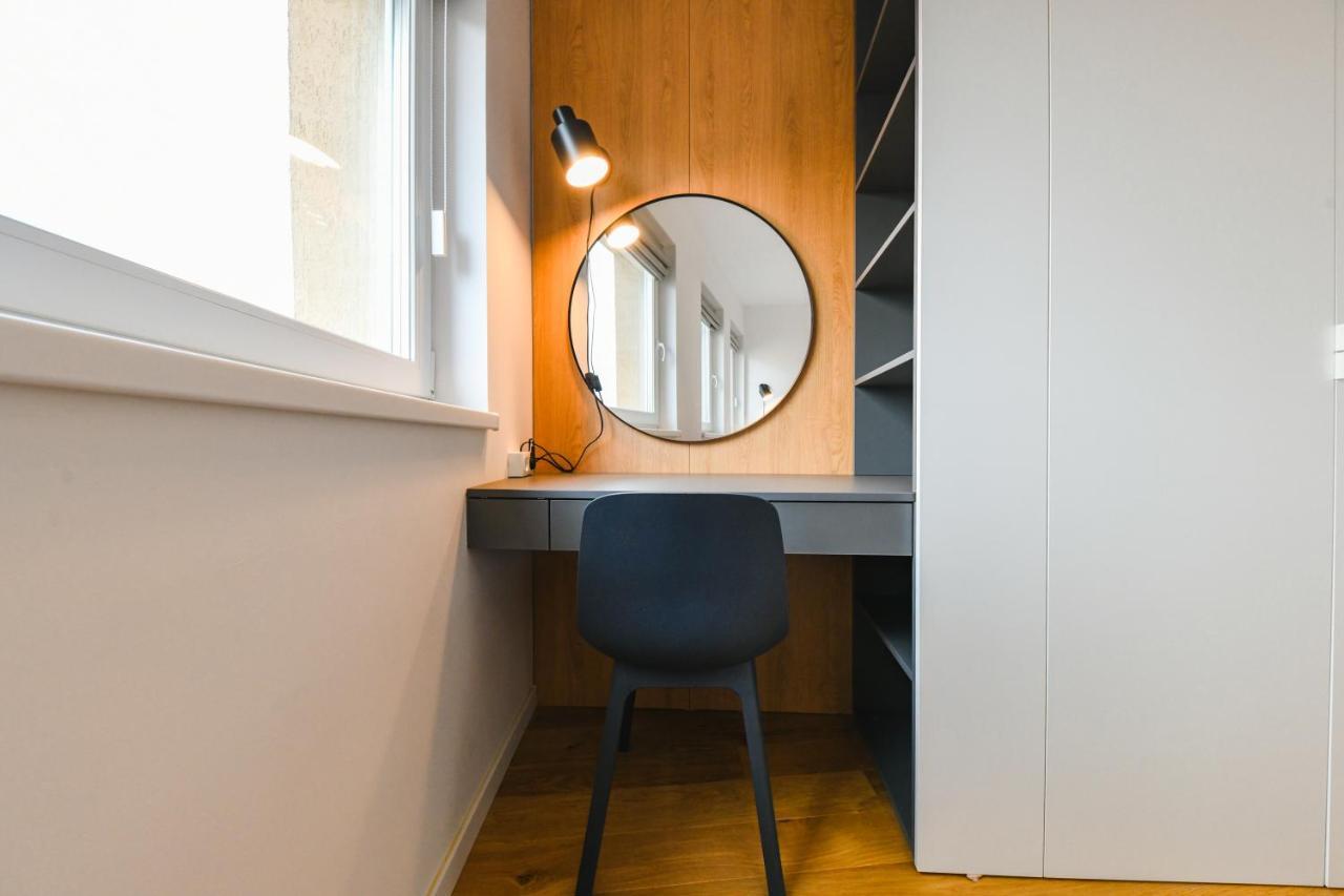Charming 2 Bedroom Apartment クルージュ＝ナポカ エクステリア 写真