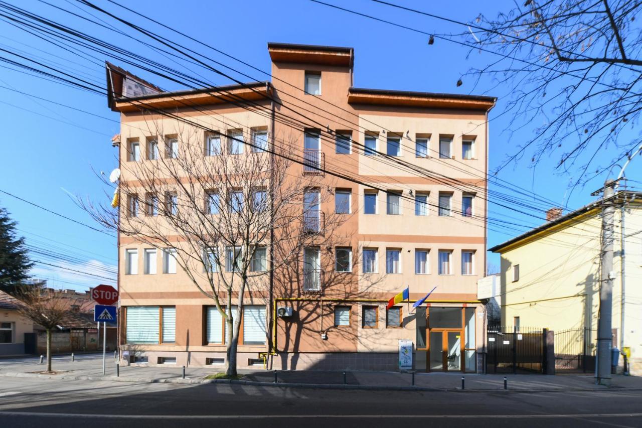 Charming 2 Bedroom Apartment クルージュ＝ナポカ エクステリア 写真